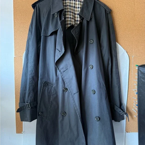 Aquascutum Men's Classic Double-Breasted navy Trench Coat